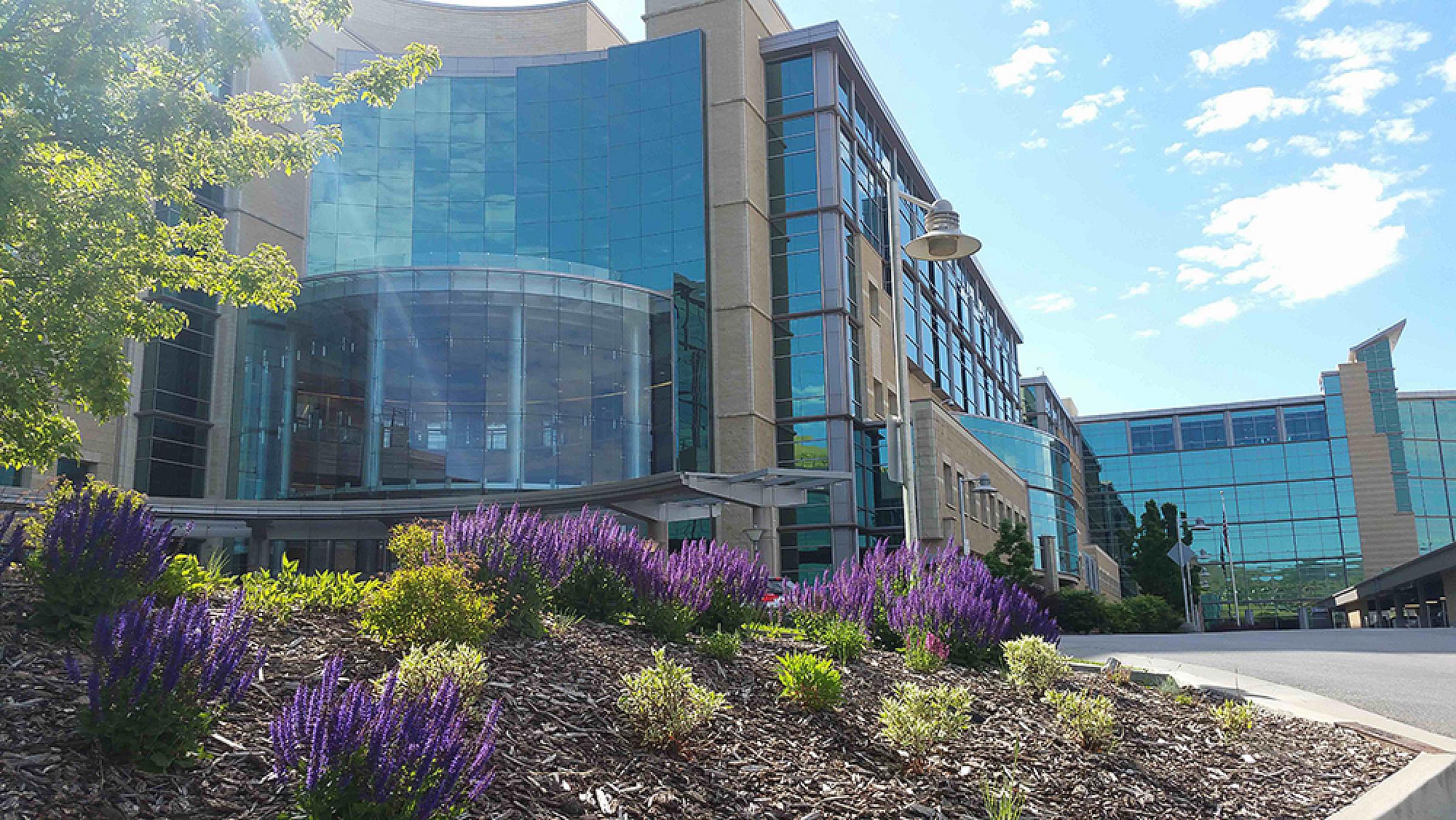 Entrance of the Huntsman Cancer Institute Hospital