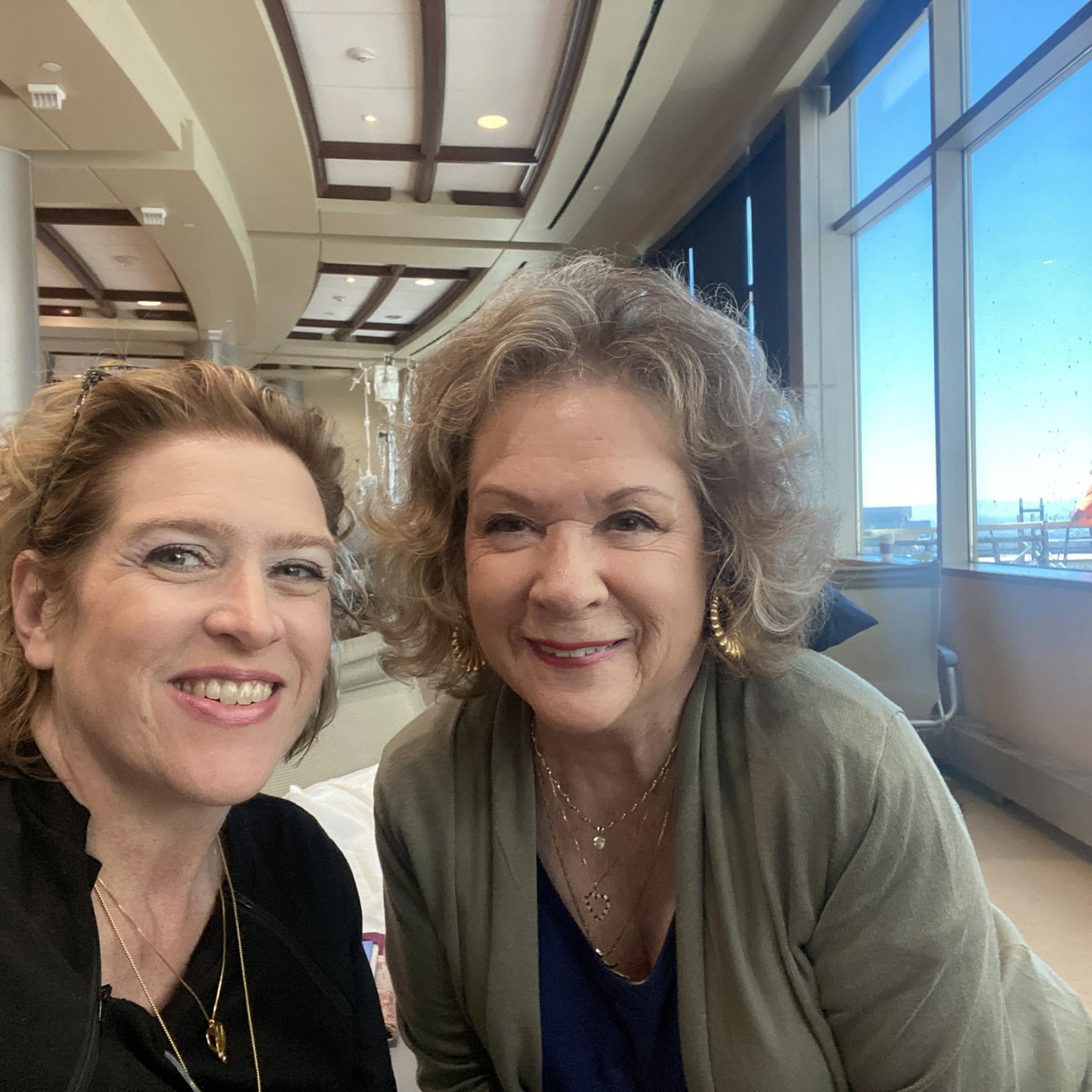 Noelle Gatlin with her mom