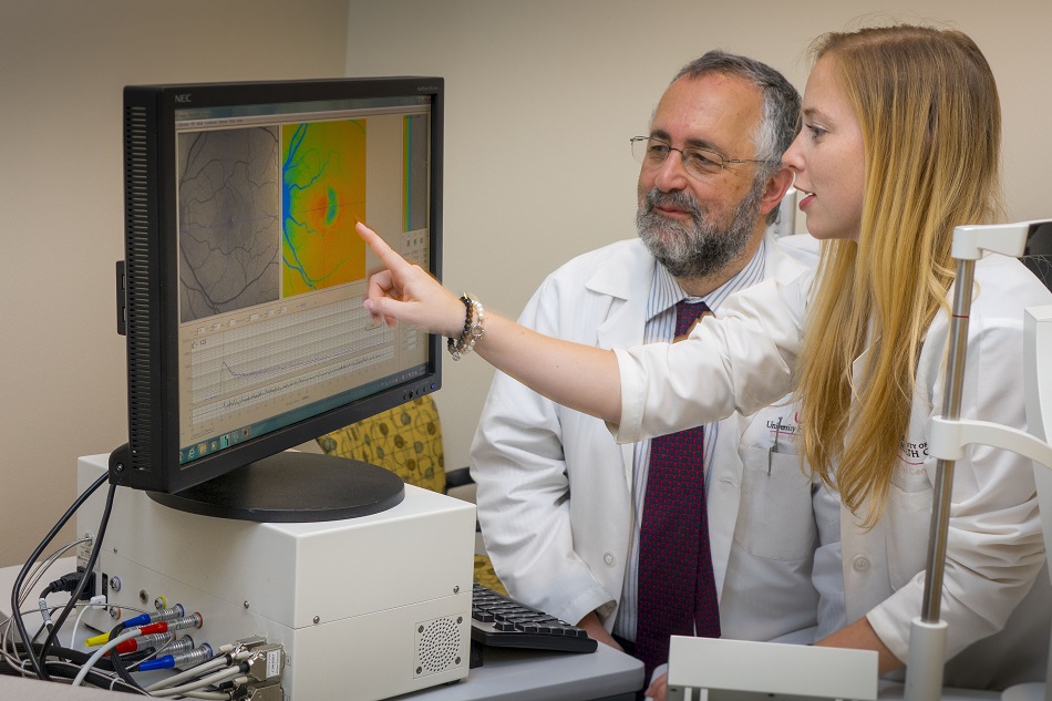 Moran’s Paul S. Bernstein, MD, PhD, and visiting physician Lydia Sauer, MD, examine FLIO camera images.