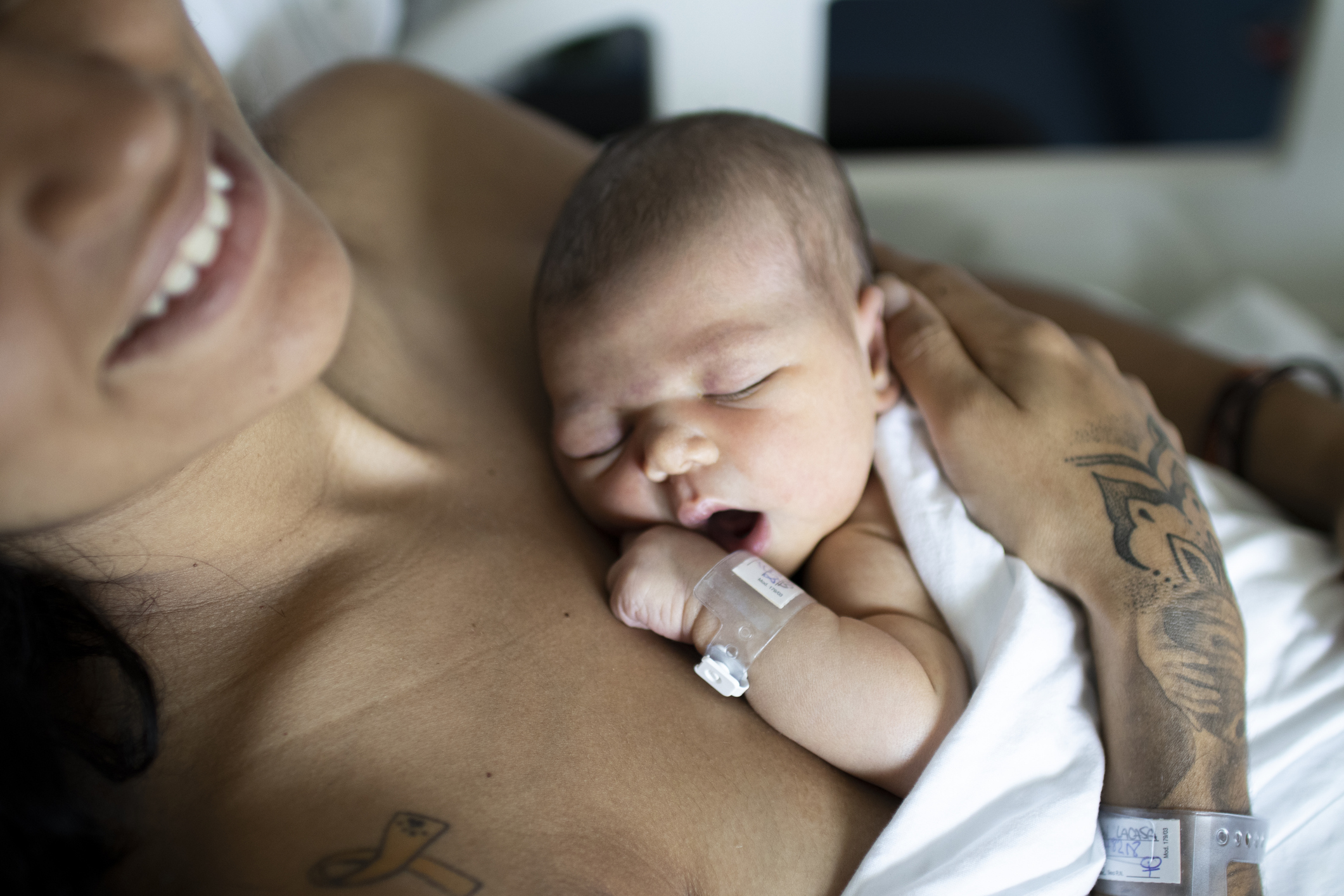 How Skin-to-Skin Contact Benefits Both Baby and Parents