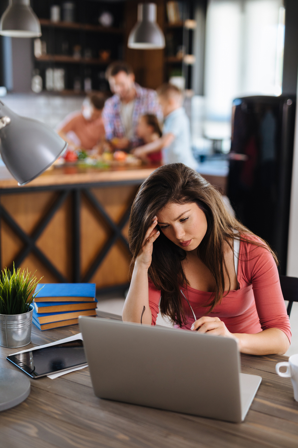 Dos and Don'ts of Working From Home (With the Rest of the Family)