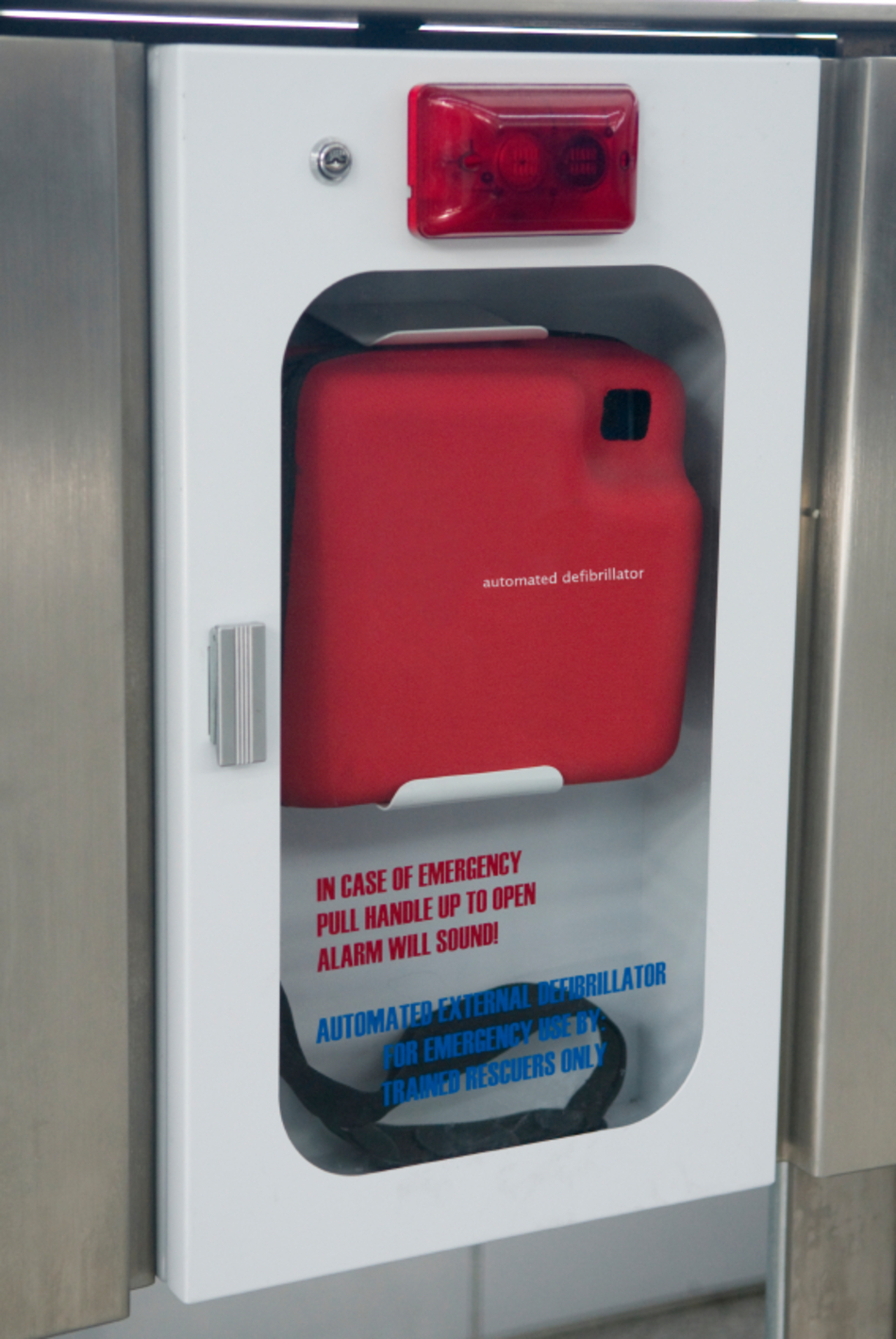 How to Use Public Defibrillator Machines